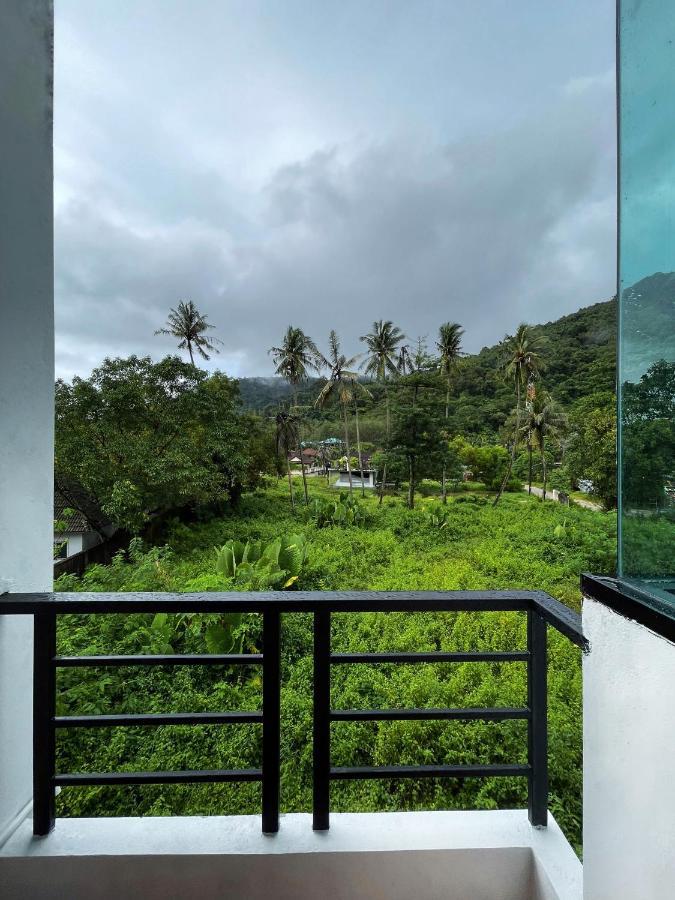 ホテル Kefir Phuket カマラビーチ エクステリア 写真
